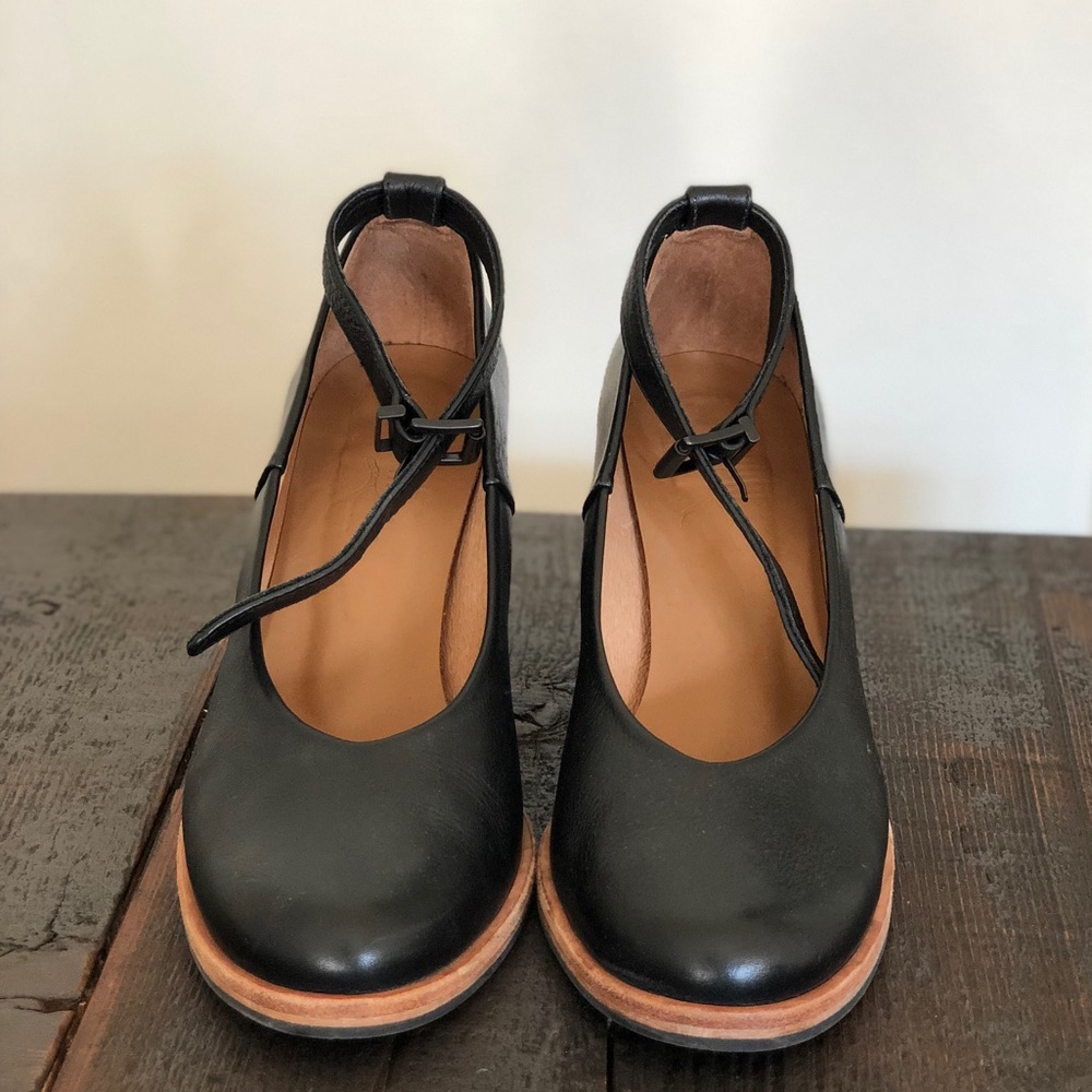 Kupuri Mary Janes